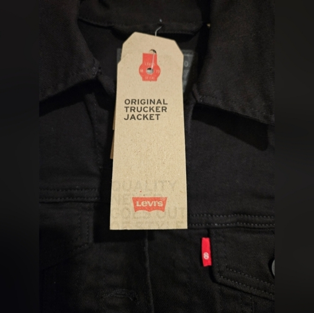 Women's Levi's Trucker Jacket - Picture 4 of 9